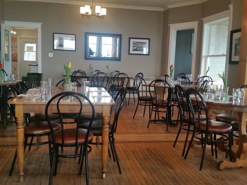 21 Breakwater Restaurant